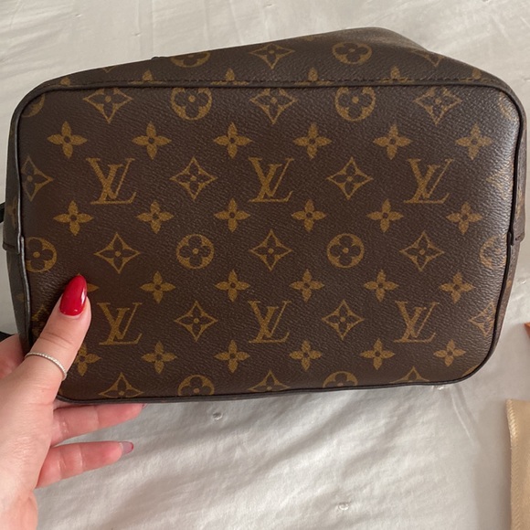 Louis Vuitton NeoNoe - Picture 4 of 5